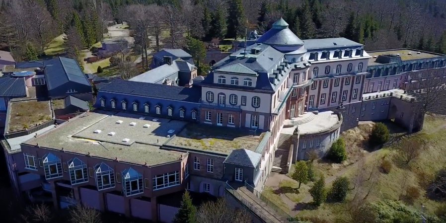 Палац належить сім'ї Назарбаєва (Фото: Скріншот/Dream's Channel/Schlosshotel Bühlehöhe | BADEN BADEN)