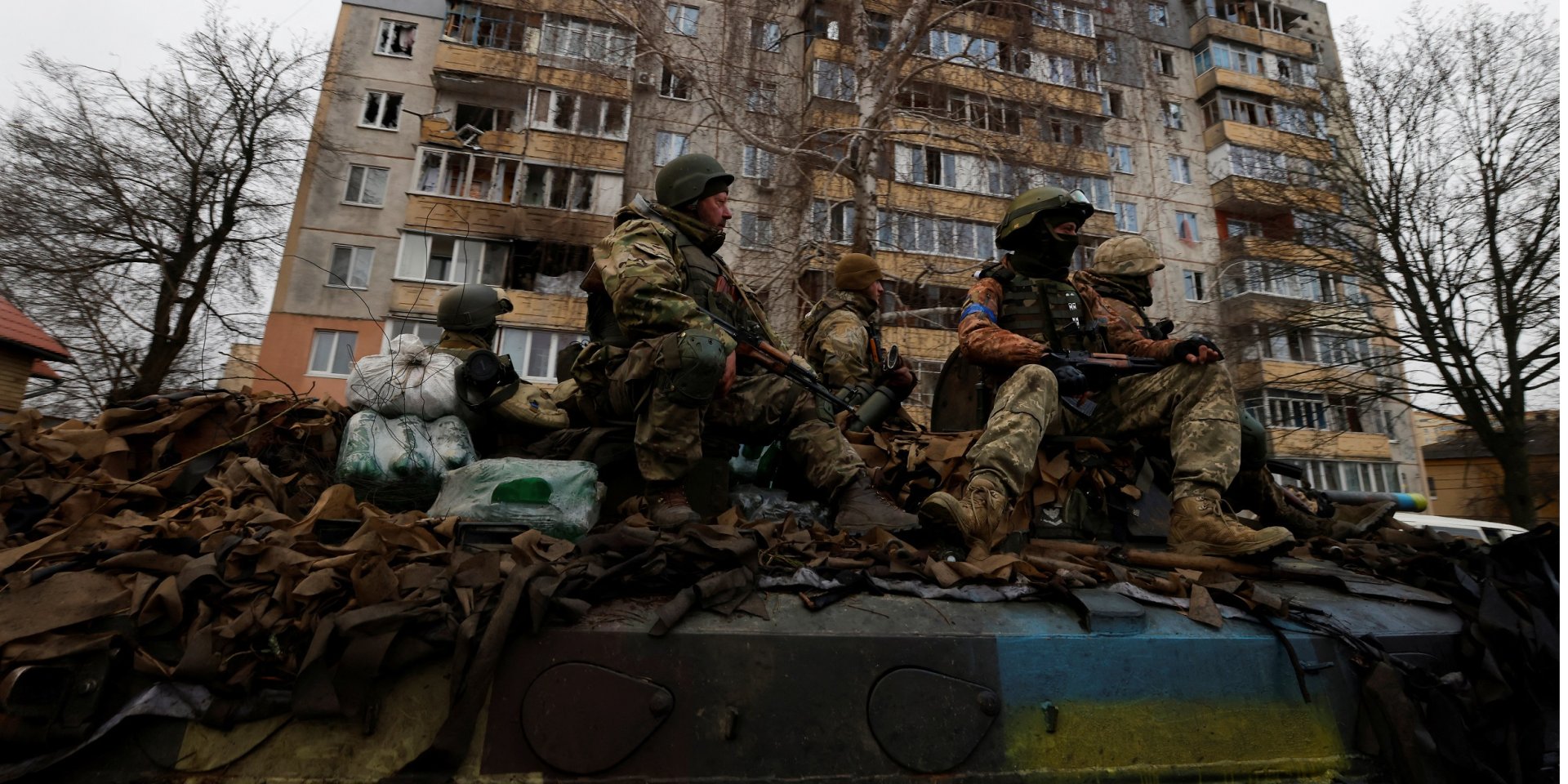 Ukrainian servicemen pictured in the recently liberated town of Bucha, Kyiv Oblast. (Photo: REUTERS/Zohra Bensemra)