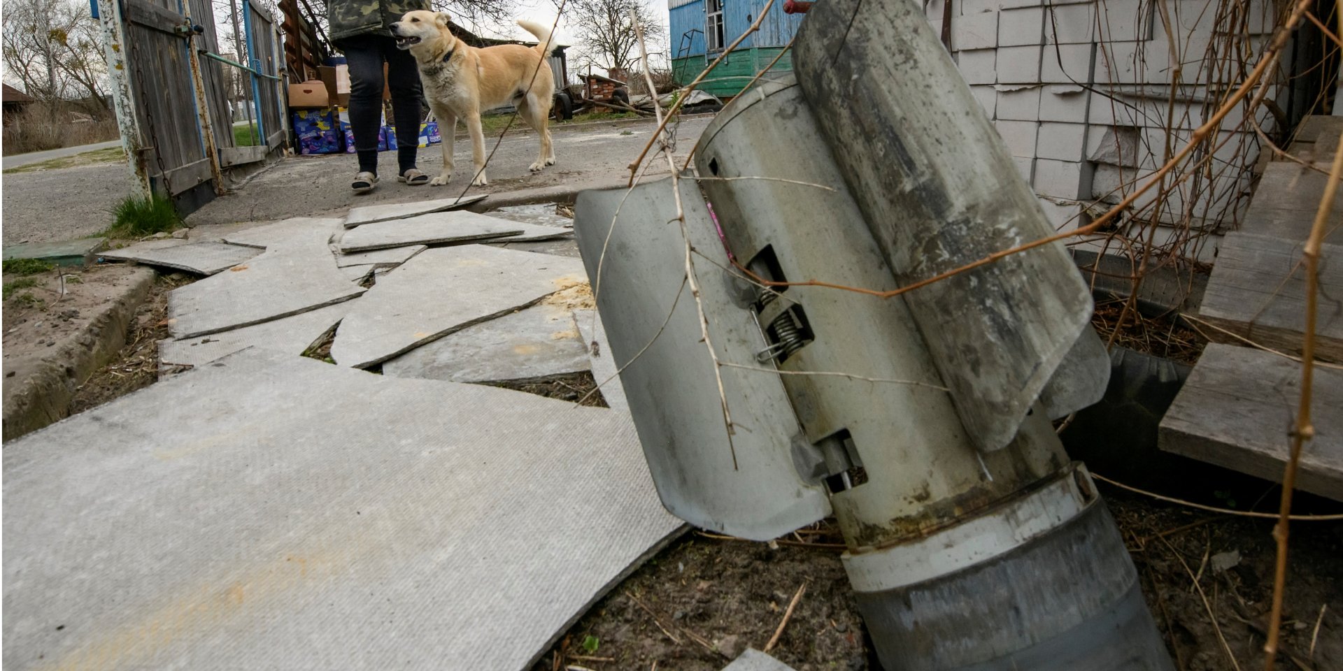 Russian rocket hit private yard in Kukhari village of Kyiv Oblast (Photo: REUTERS/Vladyslav Musiienko)