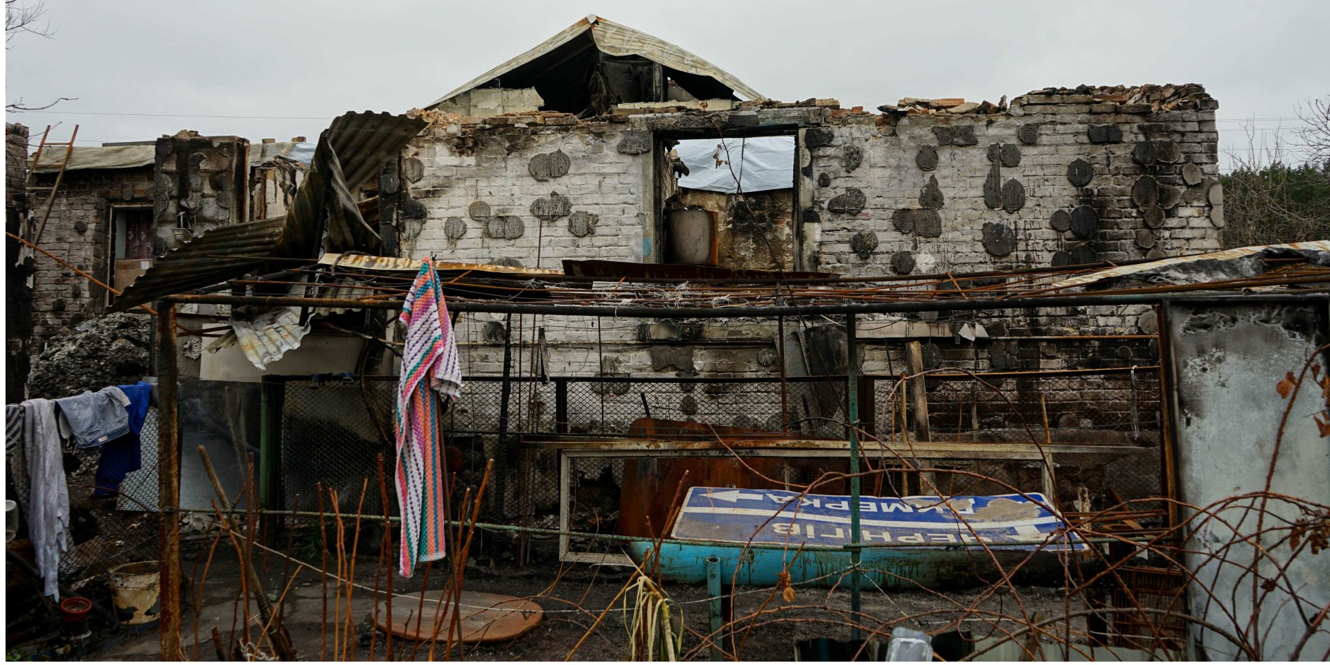 A destroyed house on the Sumy-Kyiv highway (Photo: Anthony Bartaway/NV)