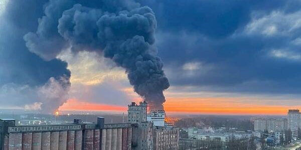Fire at the oil depot in Bryansk (Photo: bryansktoday.ru)