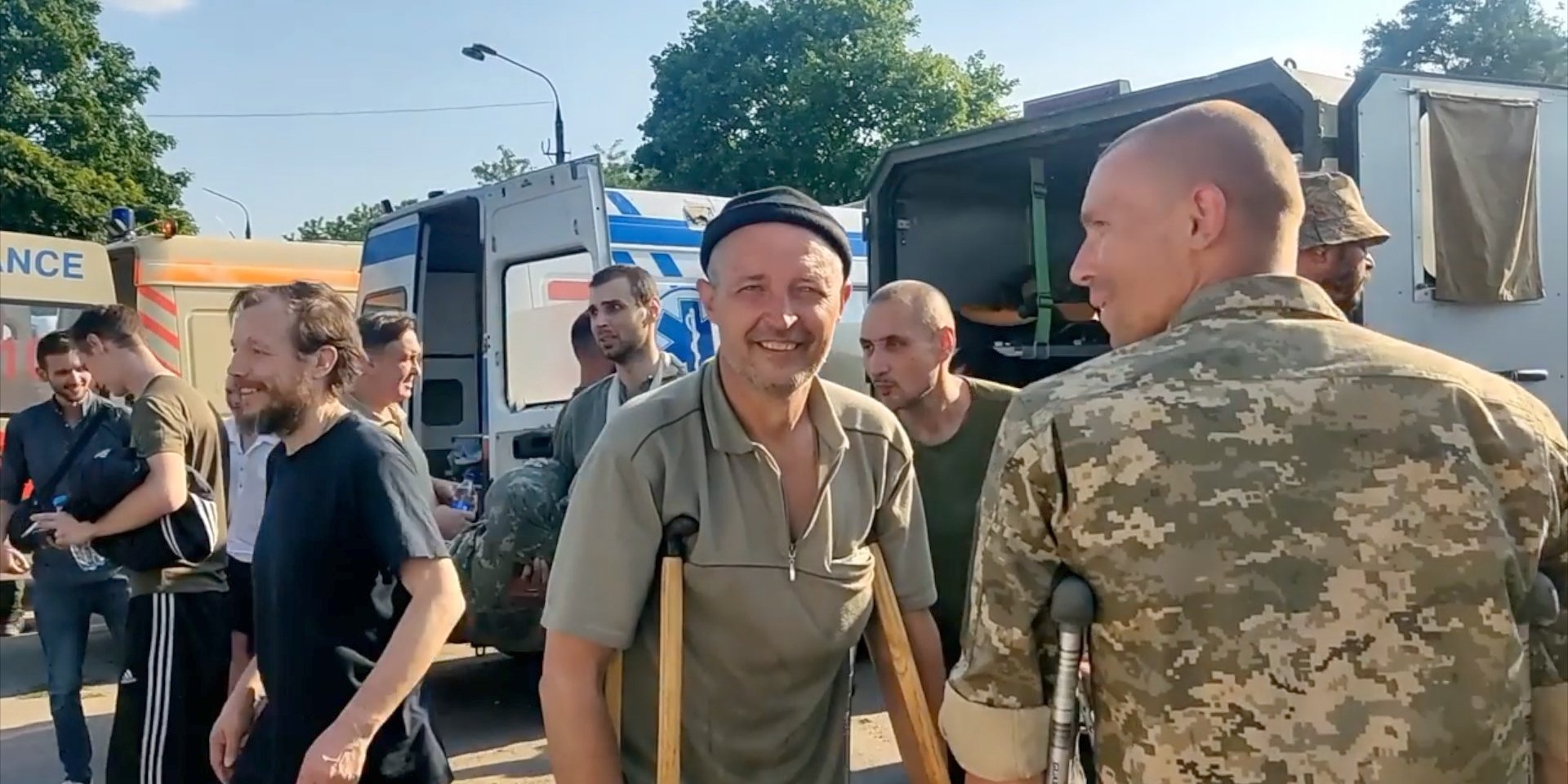 29 червня Україна провела масштабний обмін полоненими, звільнивши і частину захісників Азовсталі (Фото: EYEPRESS via Reuters Connect)