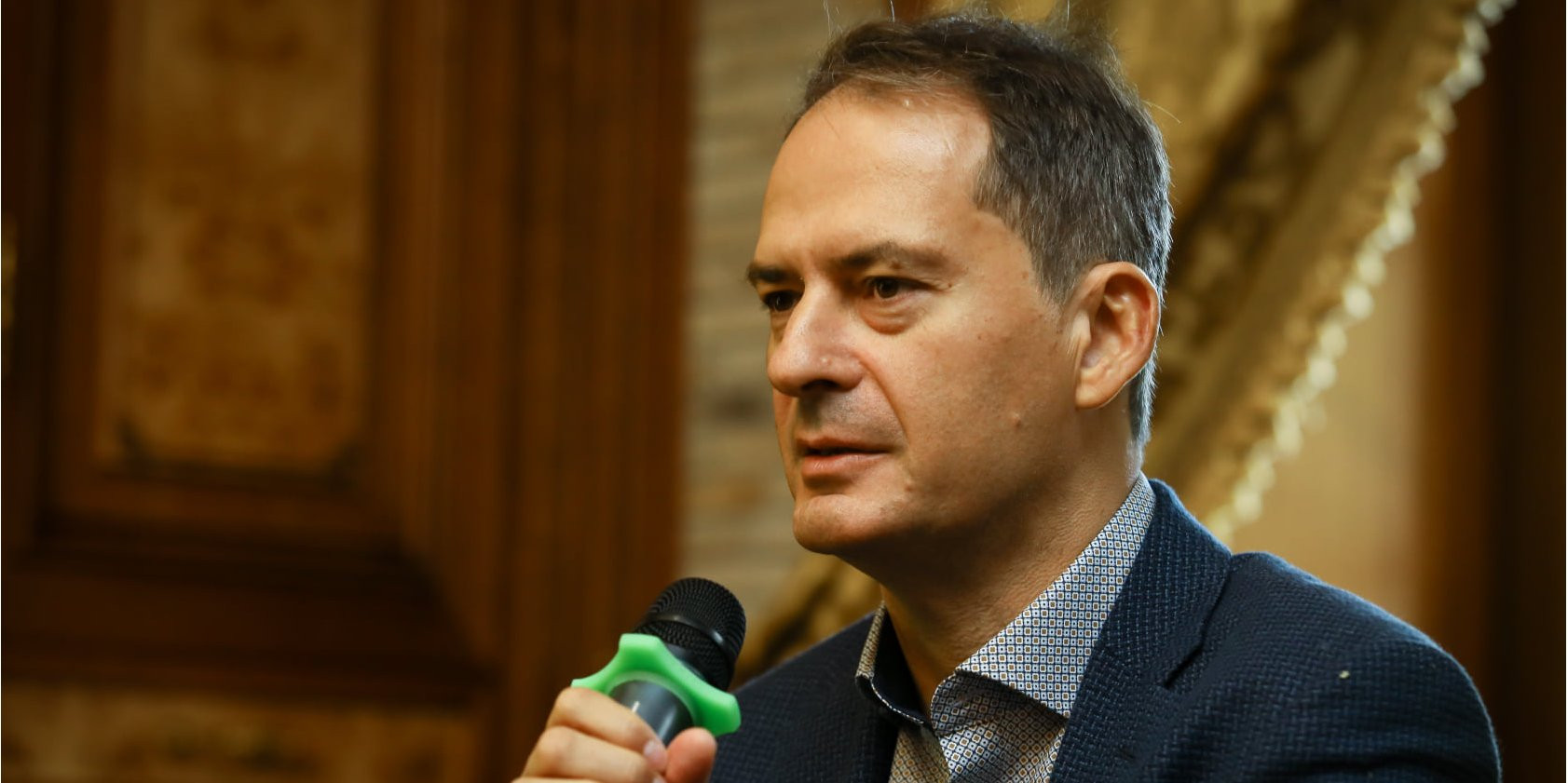 Journalist Christo Grozev speaks during MezhyhiryaFest 2021 in Kyiv Oblast (Photo: Oleh Petrasiuk)