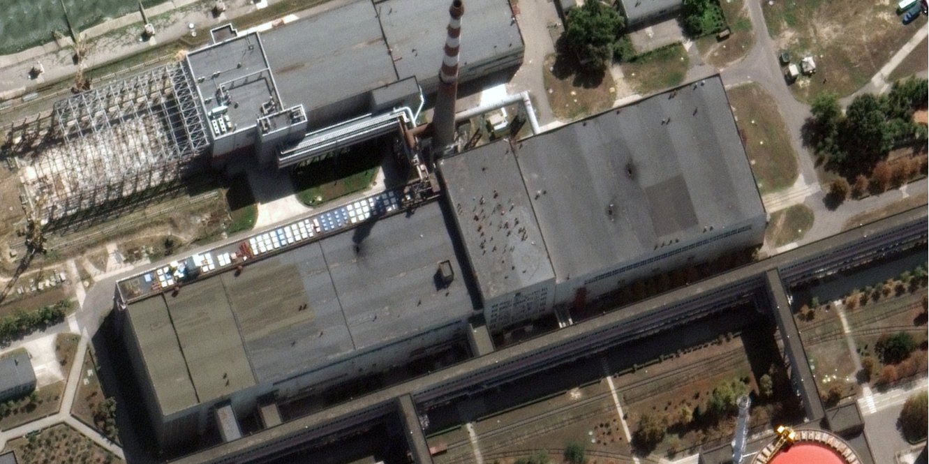 CNN reports that at least three Russian armored personnel carriers are visible in the photo (Photo: Maxar Technologies/Twitter)