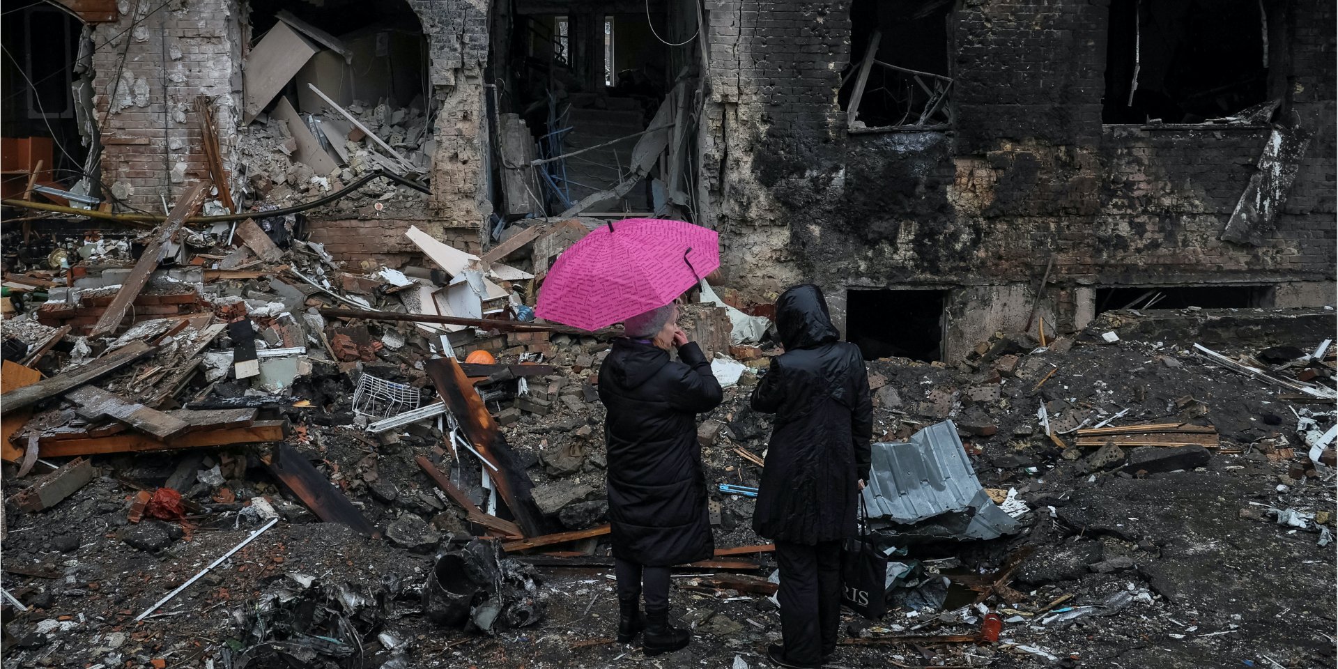 A building in Vyshgorod after the Russian strike (Photo: REUTERS/Gleb Garanich)