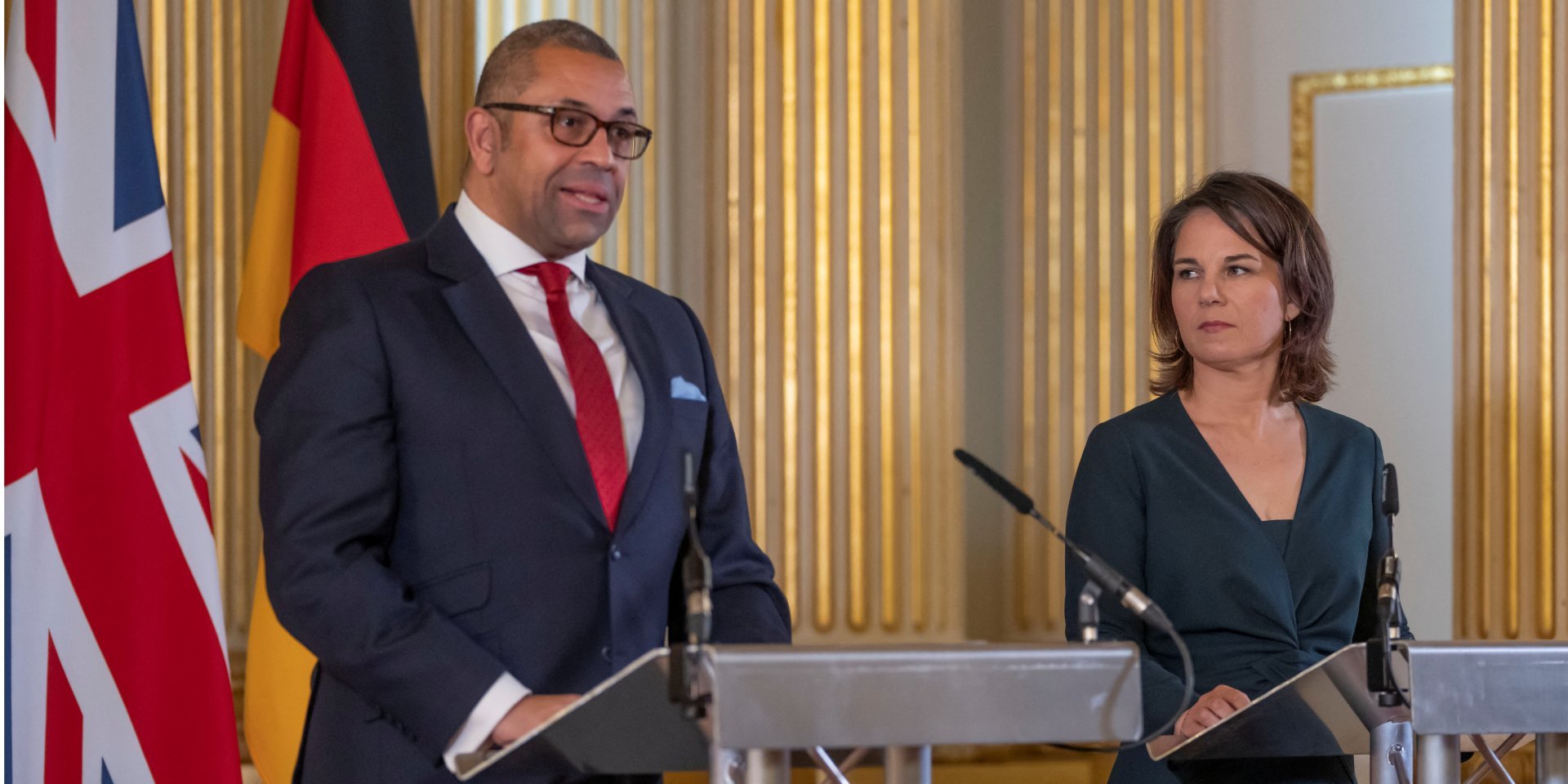 James Cleverly and Annalena Burbock in London on January 5, 2023 (Photo: Kin Cheung/Pool via REUTERS)