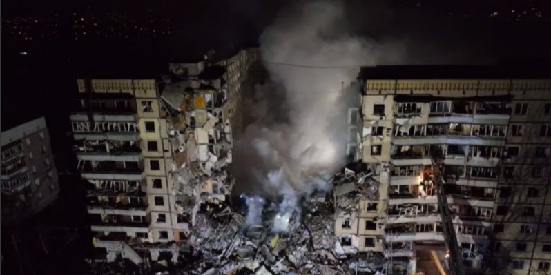 14 жовтня росіяни вдарили по&nbsp;житловому будинку у&nbsp;Дніпрі (Фото: Скріншот з відео Zelenskiy / Official)