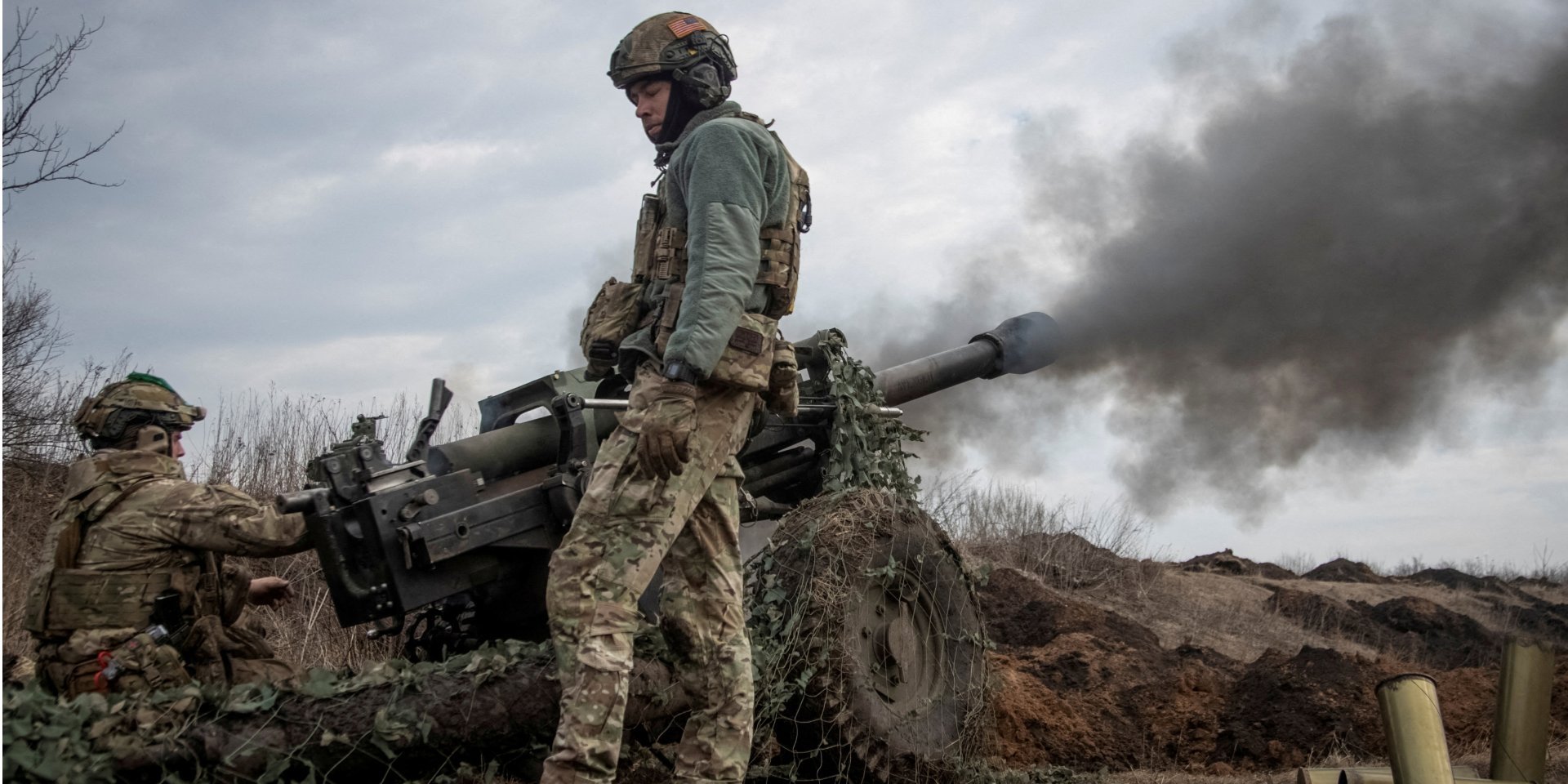 Українські військові ведуть вогонь по&nbsp;російським окупантам поблизу Бахмута (Photo: REUTERS/Oleksandr Ratushniak)