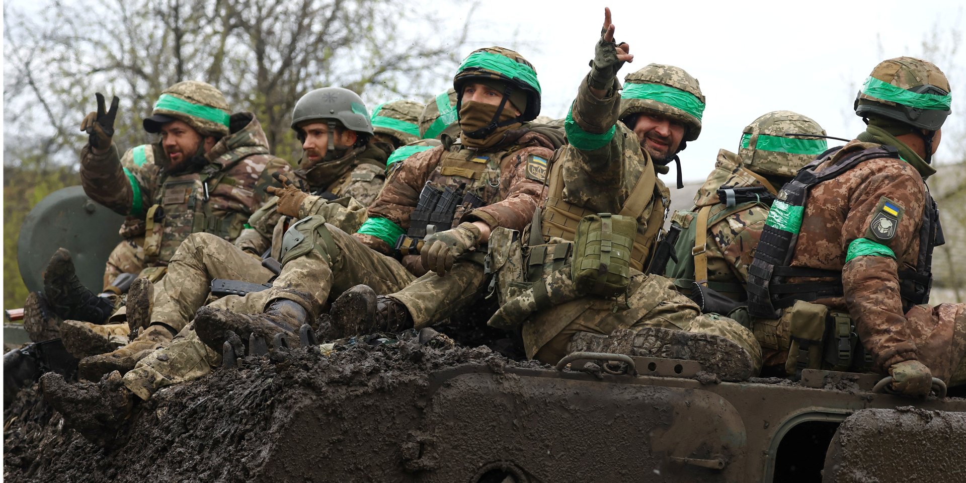 Українські військові біля Бахмута, 15 квітня 2023 року (Фото: REUTERS/Kai Pfaffenbach)