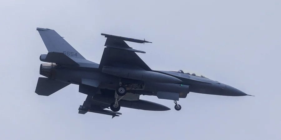 F-16 (Photo: REUTERS/Ann Wang)