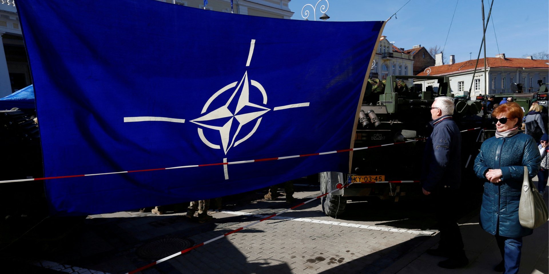 NATO flag (Photo: REUTERS/Ints Kalnins)