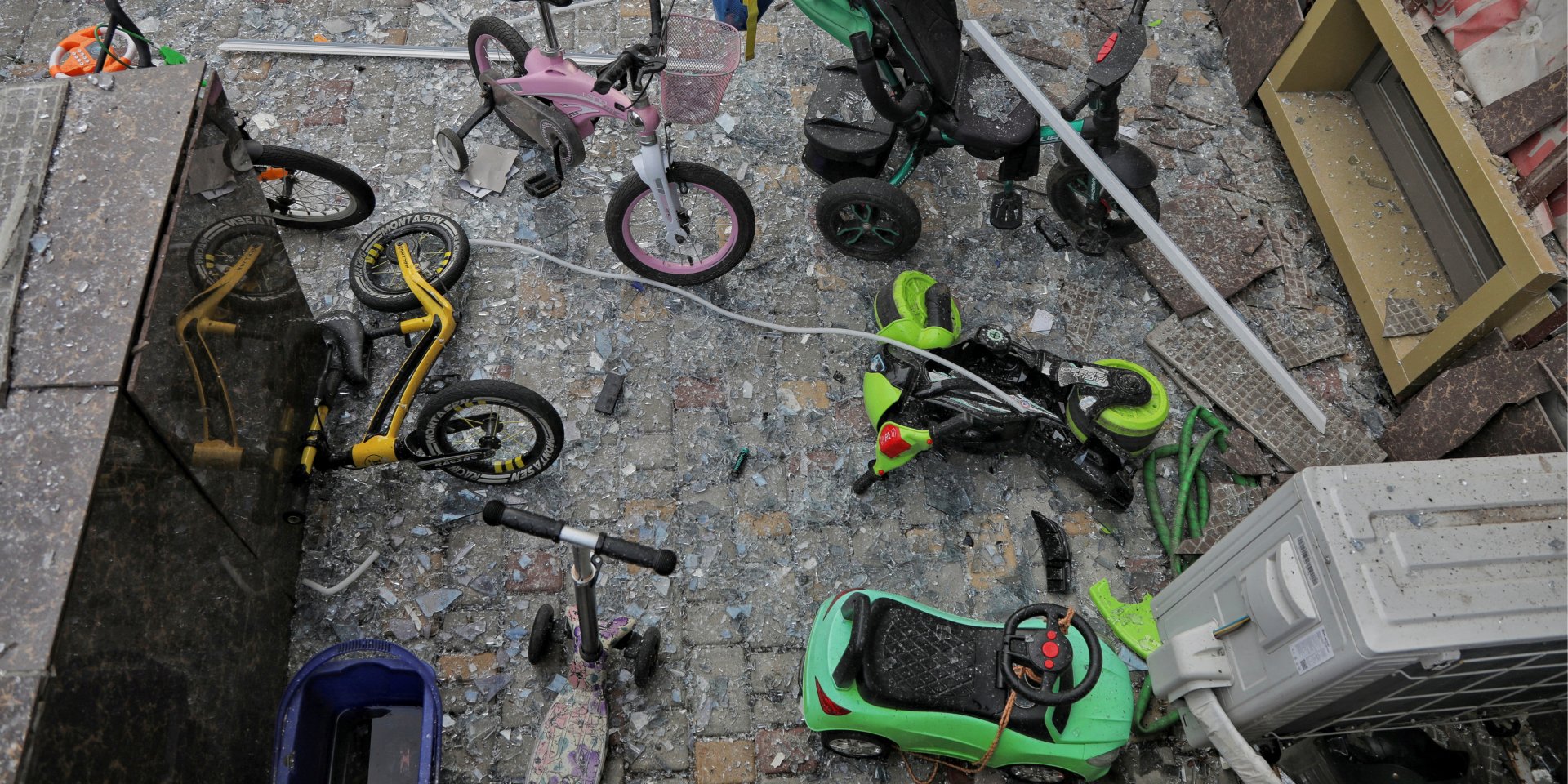 Russian terror revisited Odesa again after a fierce air assault at night (Photo: REUTERS/Vitalii Hnidyi)