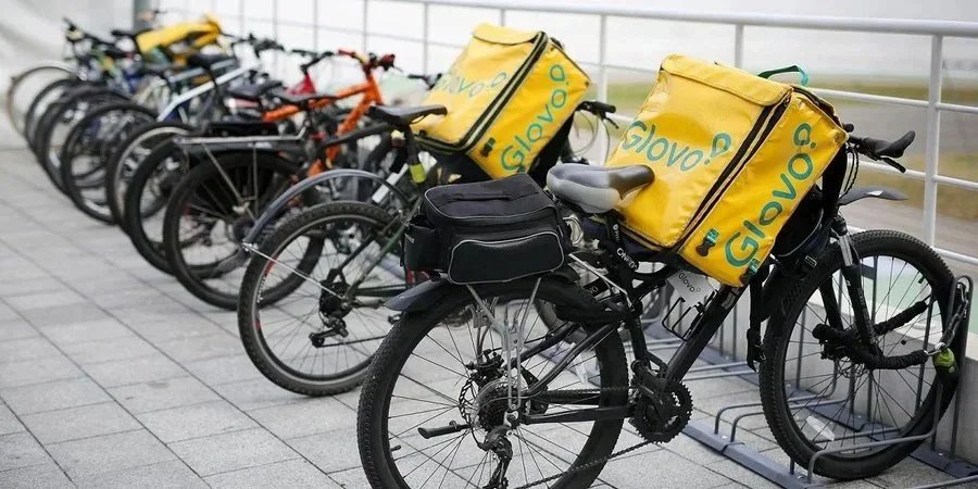 Ukrainians placed 73% more orders from restaurants, supermarkets, and non-food stores than last year (Photo: Прес-служба Glovo)