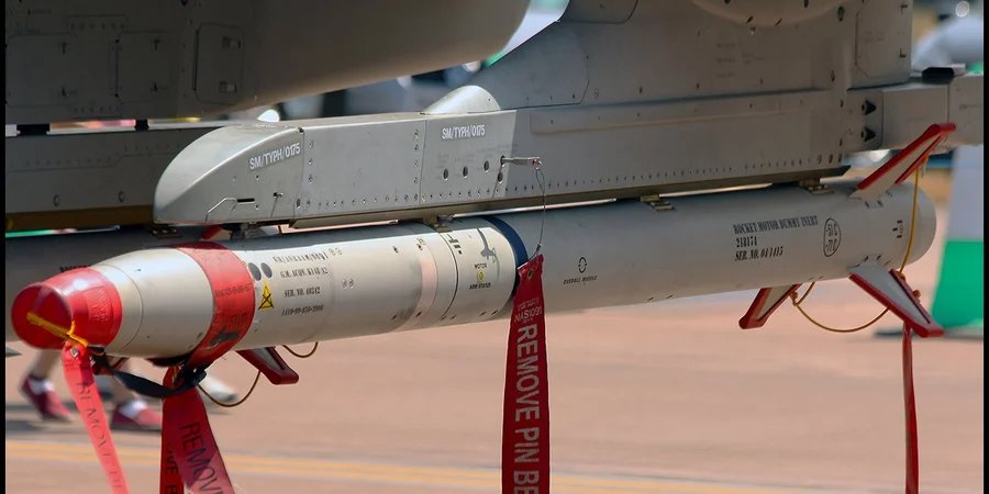 AIM-132 ASRAAM missile (Photo: Andrew Simpson/flickr)