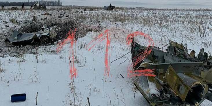 Перші фото з місця падіння російського військово-транспортного літака біля Бєлгорода (Фото: t.me/Tsaplienko)