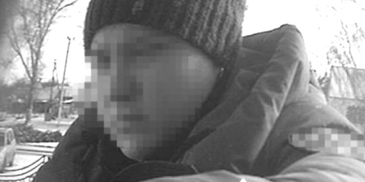Називаючи себе бійцем ЗСУ, шахрайка стверджувала, що&nbsp;отримала поранення під Бахмутом (Фото: ДБР)