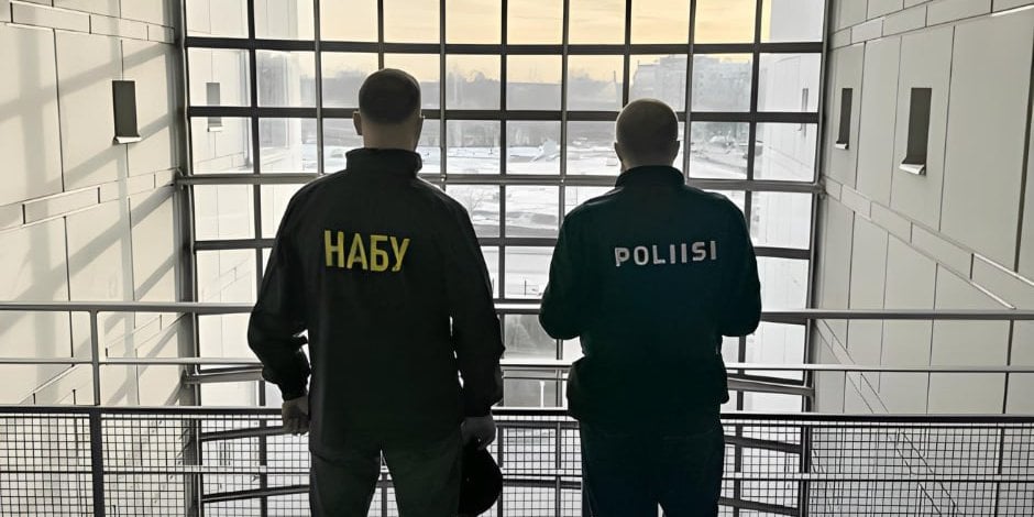 NABU employee and Finnish police (Photo: NABU/Telegram)