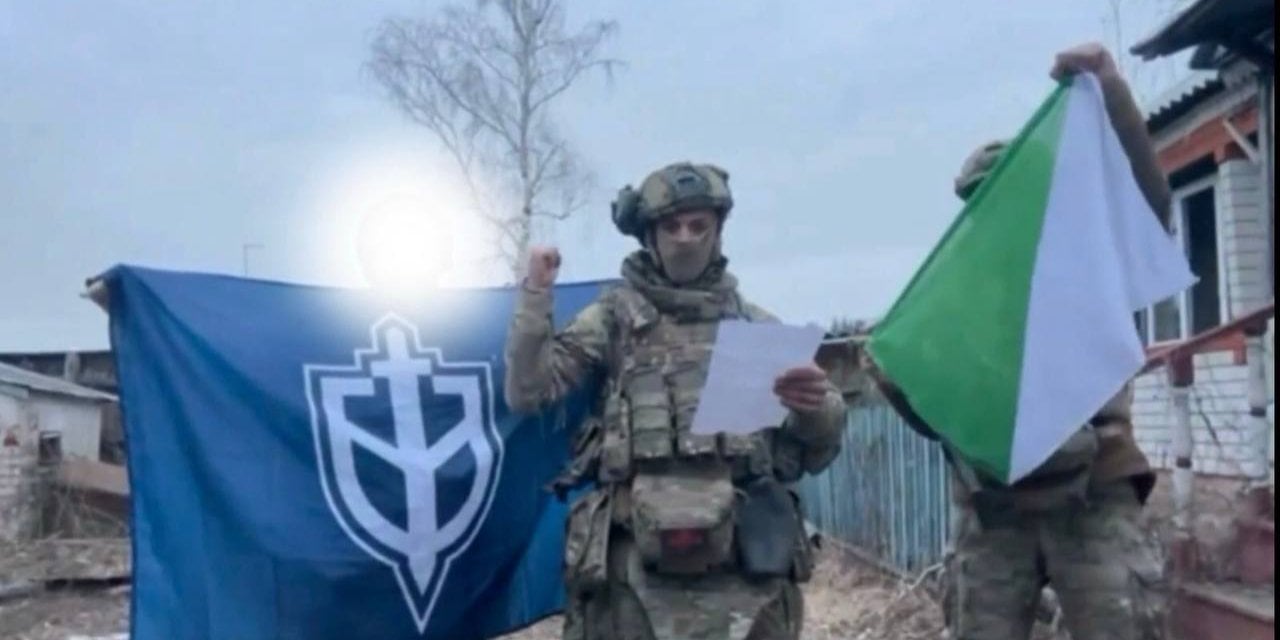 Прапори РДК і Сибірського батальйону в&nbsp;селі Козинка (Фото: Сибирский батальйон via Telegram)