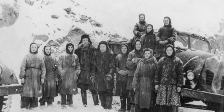 Депортовані кримські татари у місті Красновішерськ, нині Пермський край&nbsp;РФ (Фото: Український інститут національної пам’яті)