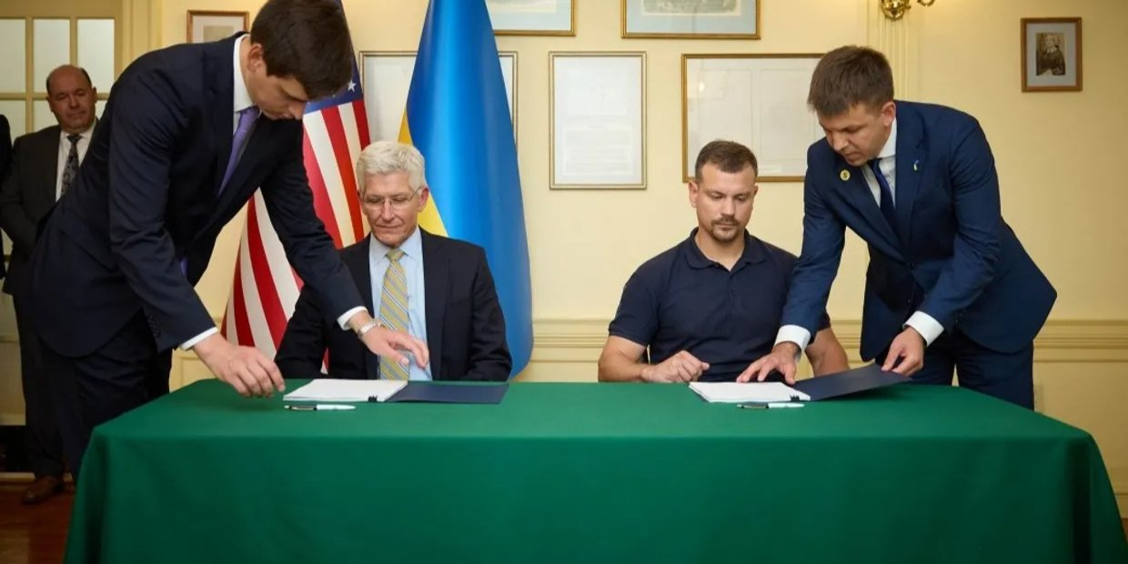 Northrop Grumman and Ukroboronprom agreed to produce ammunition in Ukraine (Photo: Press service of the office of the President)