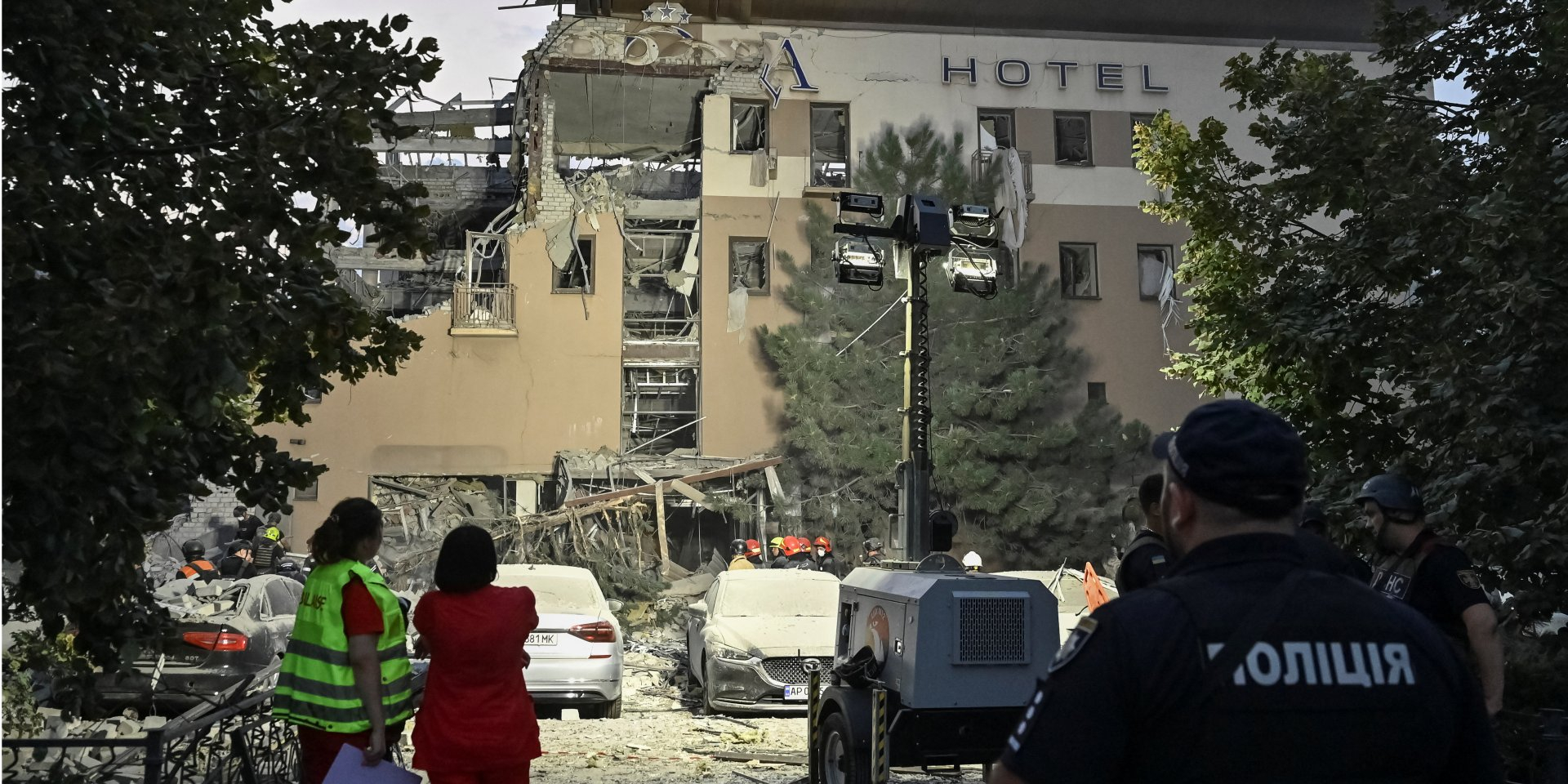Consequences of the attack on the hotel in Kryvyi Rih, as a result of which two people died and five were injured, search operations are still ongoing (Photo: REUTERS/Stringer)