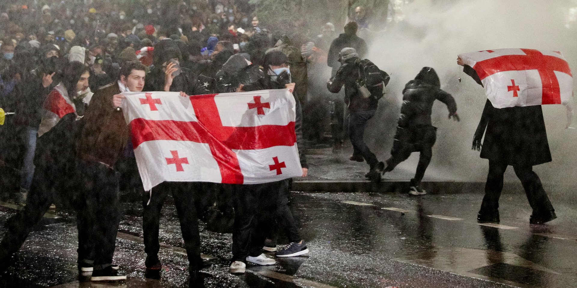П’ятий день в&nbsp;Грузії вирують протести, влада вдається до&nbsp;насильницьких заходів розгону протестувальників. (Фото: Reuters)
