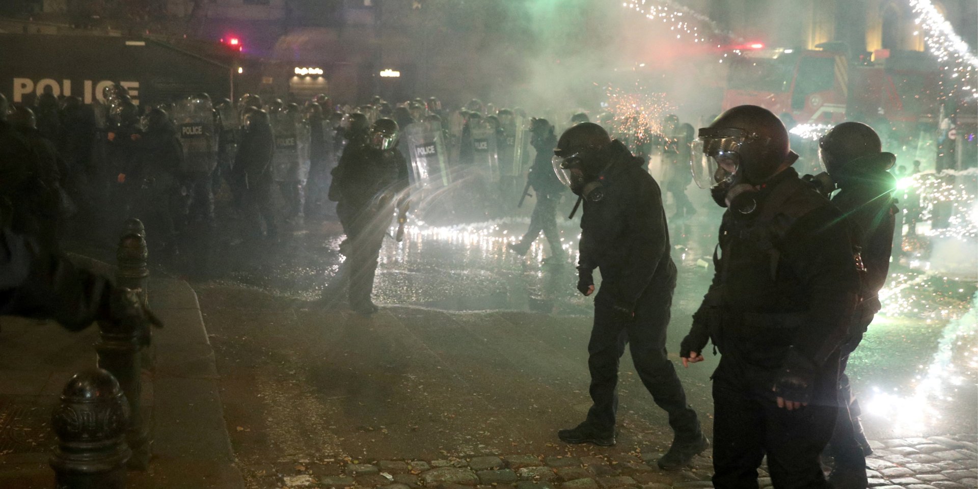 Протести у&nbsp;Грузії через рішення уряду призупинити переговори про вступ до ЄС, 9 грудня (Фото: REUTERS/Irakli Gedenidze)