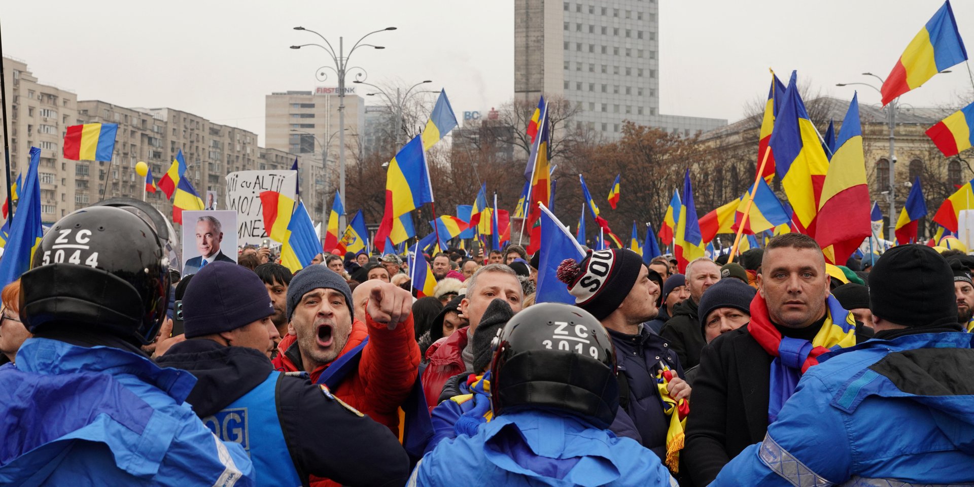 Антиурядовий мітинг у&nbsp;Бухаресті, 1 березня 2025 року (Фото: REUTERS/Andreea Campeanu)
