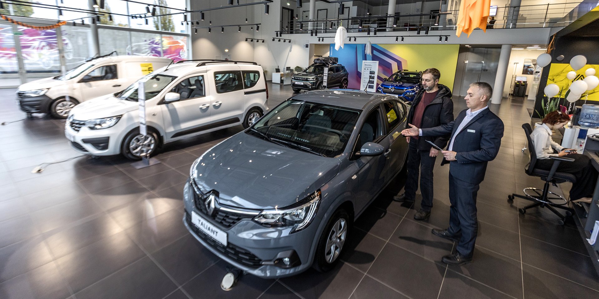 ФРАНЦУЗЬКЕ ВТІЛЕННЯ УКРАЇНСЬКОГО СМАКУ: Концерн Renault зі своїми франко-румунськими моделями тримається у&nbsp;трійці лідерів за рівнем продажів нових авто в&nbsp;Україні (Фото: Олександр Медведєв / NV)