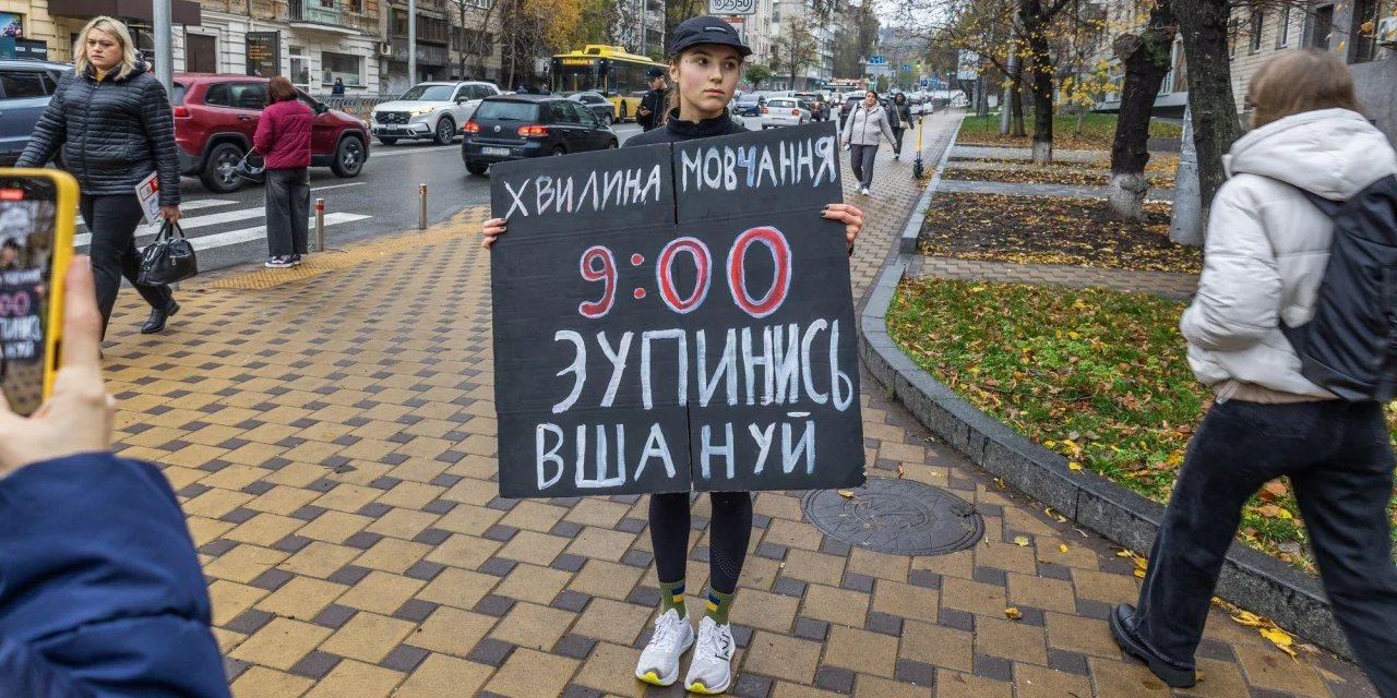 В&nbsp;Україні законодавчо встановили хвилину мовчання за&nbsp;загиблими внаслідок війни (Фото: Олександр Медведєв)