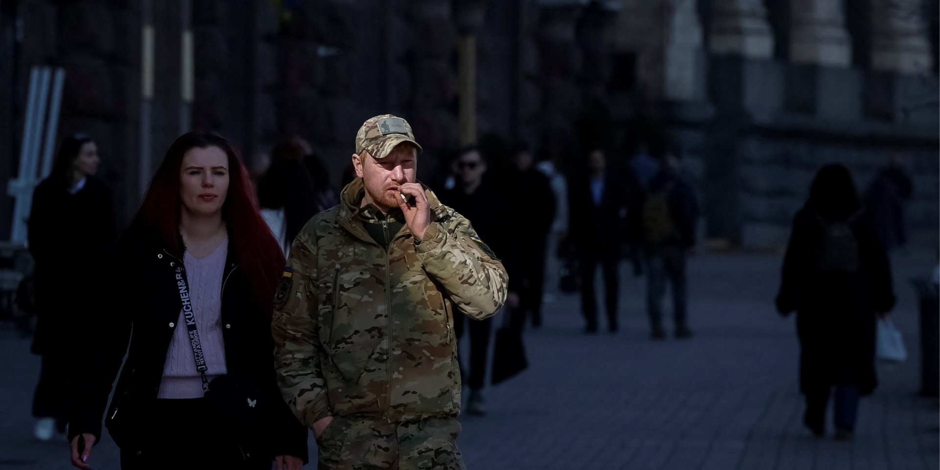 Стало больше тех, кто выступает против идеи проведения референдума по&nbsp;мирному соглашению (Фото: REUTERS/Gleb Garanich)