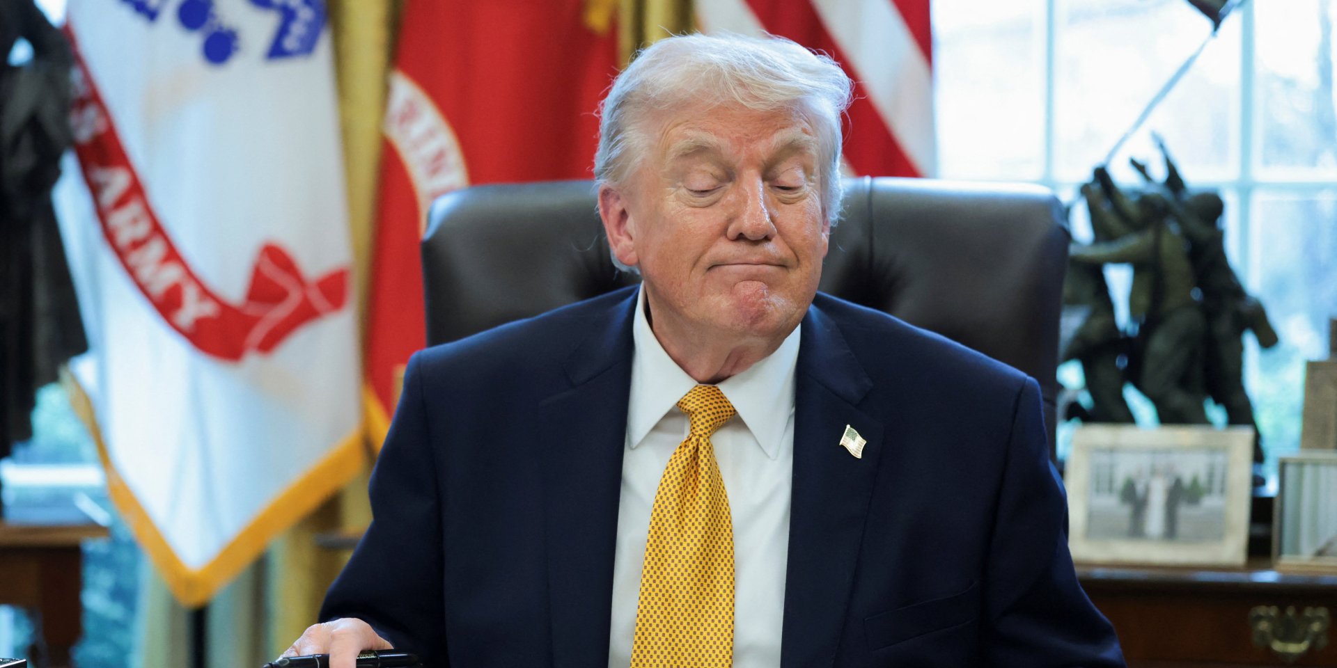 Президент США Дональд Трамп погрожує ЗМІ анулюванням ліцензій через висвітлення війни в Ірані (Фото: REUTERS/Jonathan Ernst)