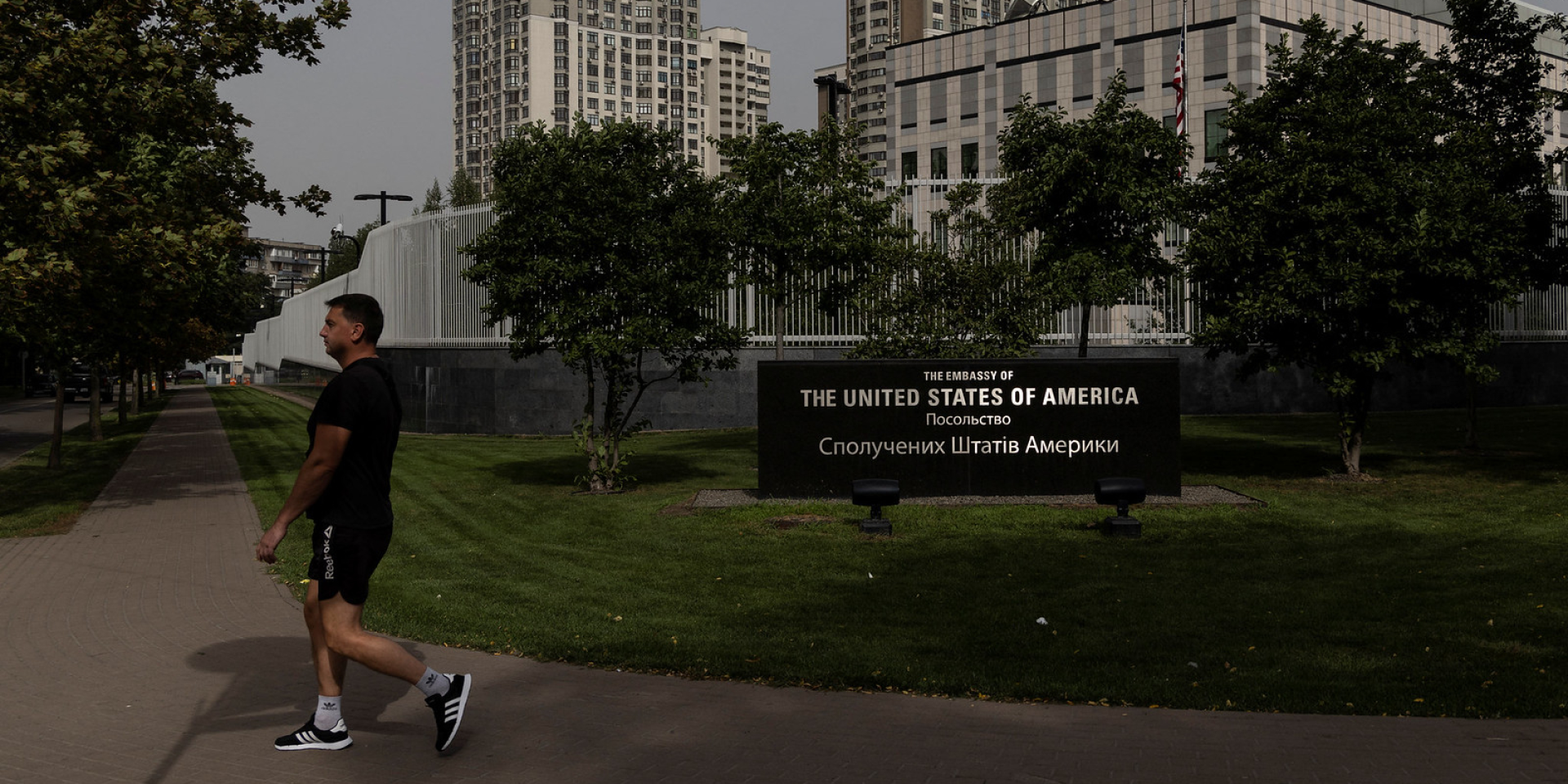 будівля Посольства США в&nbsp;Україні (Фото: REUTERS/Valentyn Ogirenko)