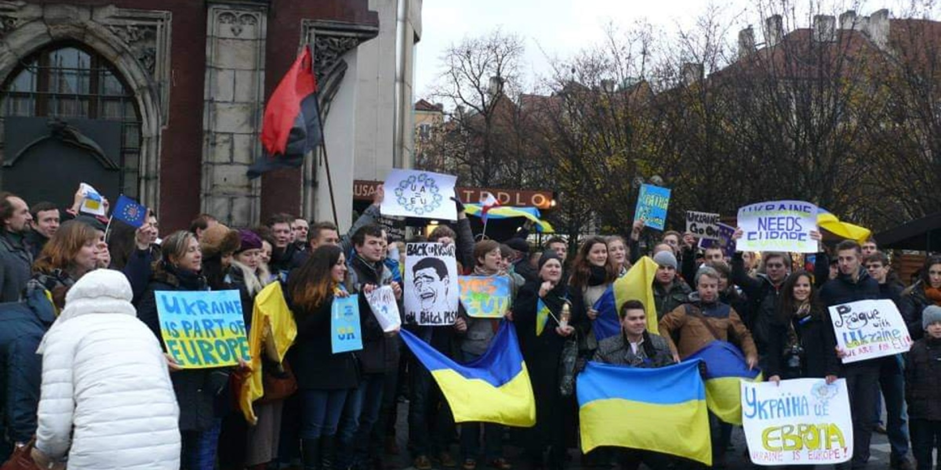Мітинг на підтримку України на&nbsp;Староместській площі в&nbsp;Празі (Фото: Надане Ростиславом Прокоп’юком)