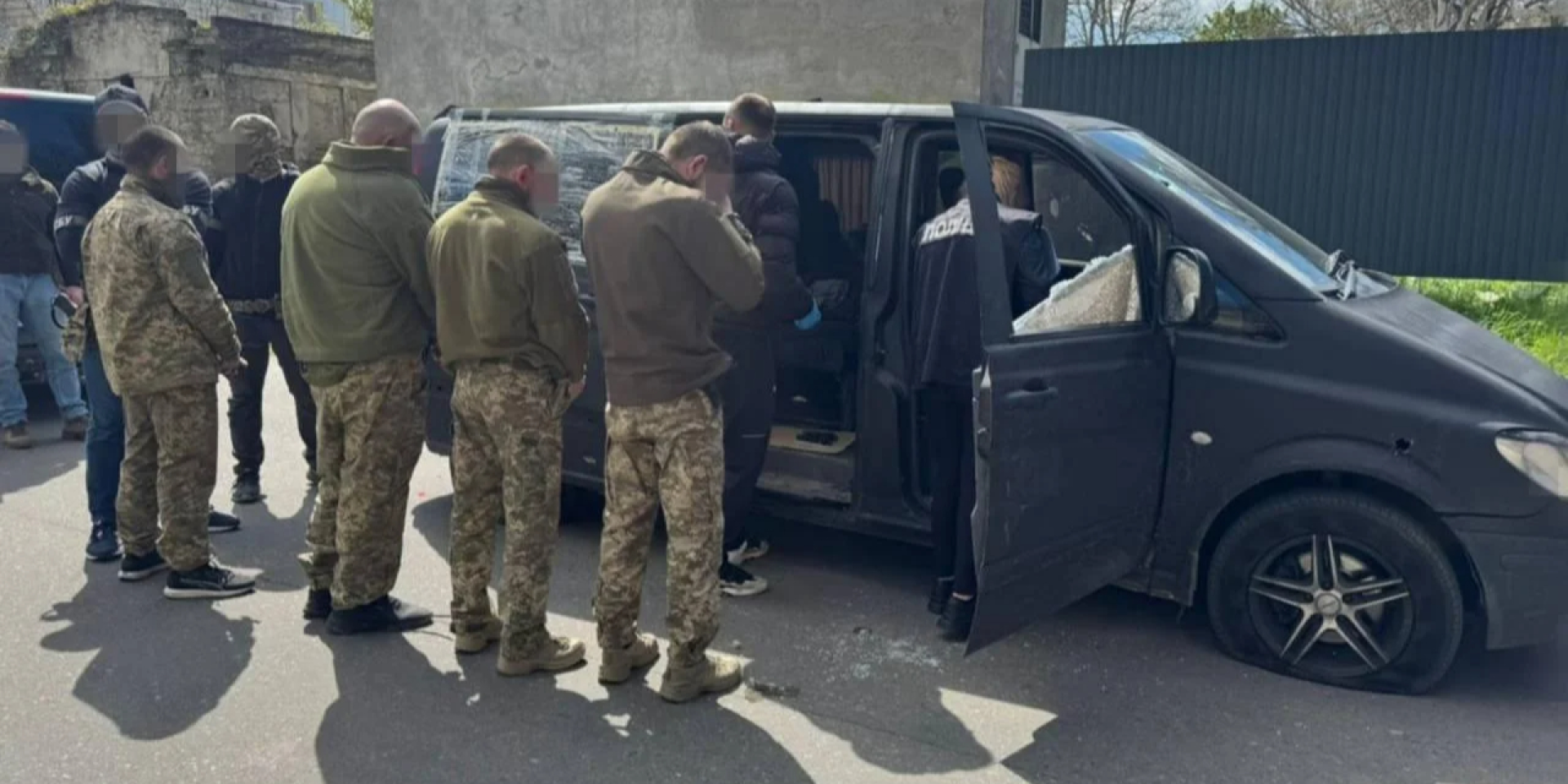 Затримання військовослужбовців ТЦК в&nbsp;Одесі, 21 квітня 2026 року (Фото: Офіс генерального прокурора)
