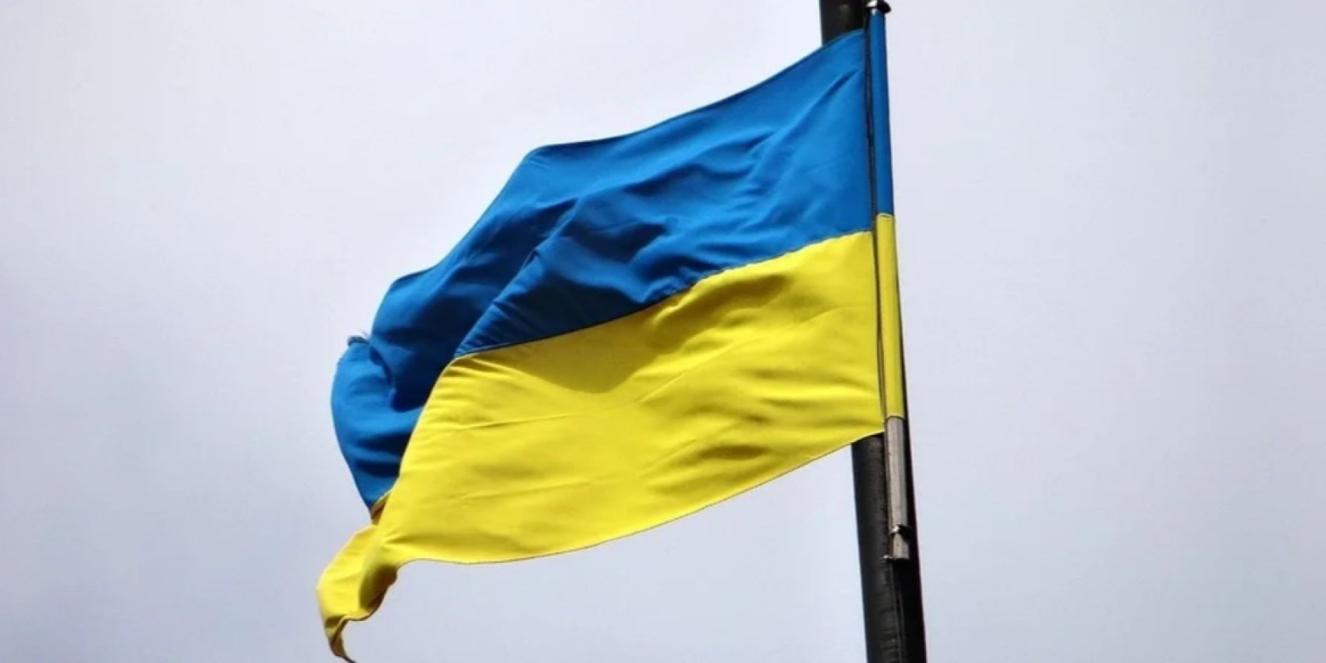 Український прапор був вивішений біля будівлі Ради в&nbsp;Ессексі з&nbsp;березня 2022 року&nbsp;— через кілька тижнів після того, як&nbsp;Росія почала повномасштабне вторгнення в&nbsp;Україну (Фото: Joleńka / pixabay)