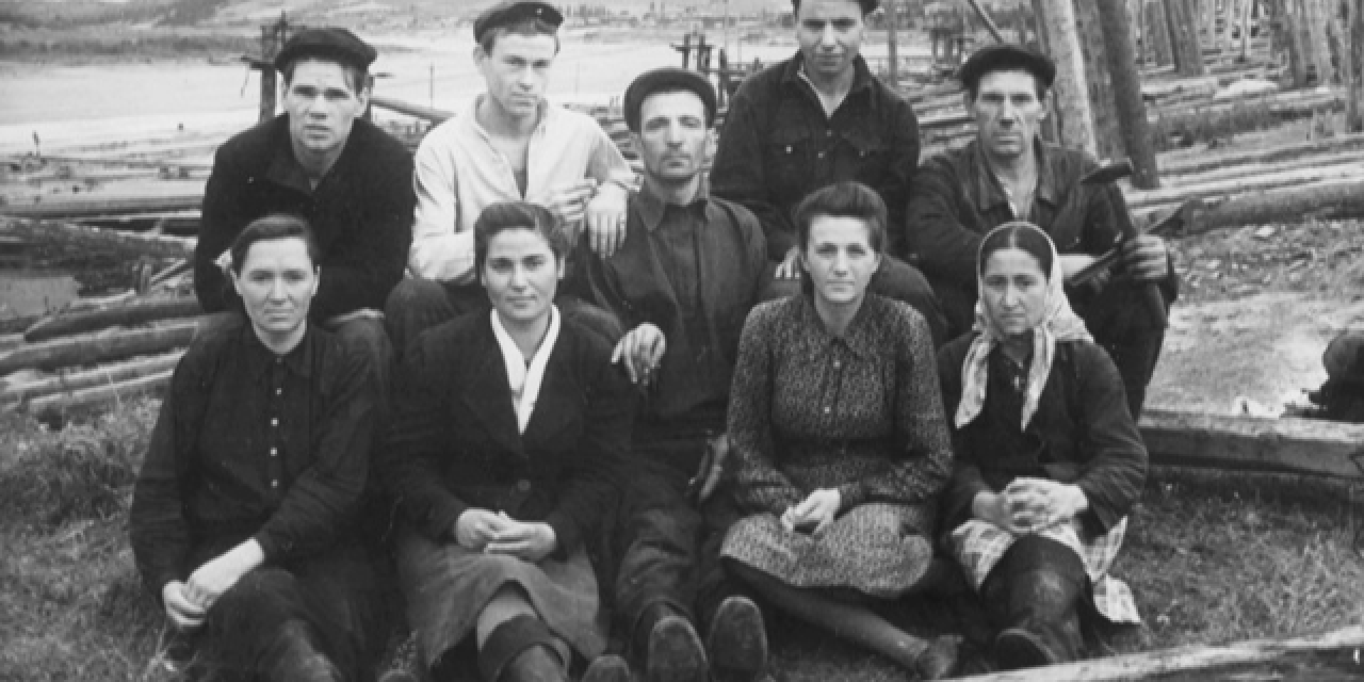 Депортовані кримські татари у&nbsp;трудовому таборі в&nbsp;Сибіру, 1952 рік. (Фото: Український інститут національної пам’яті/Wikimedia)