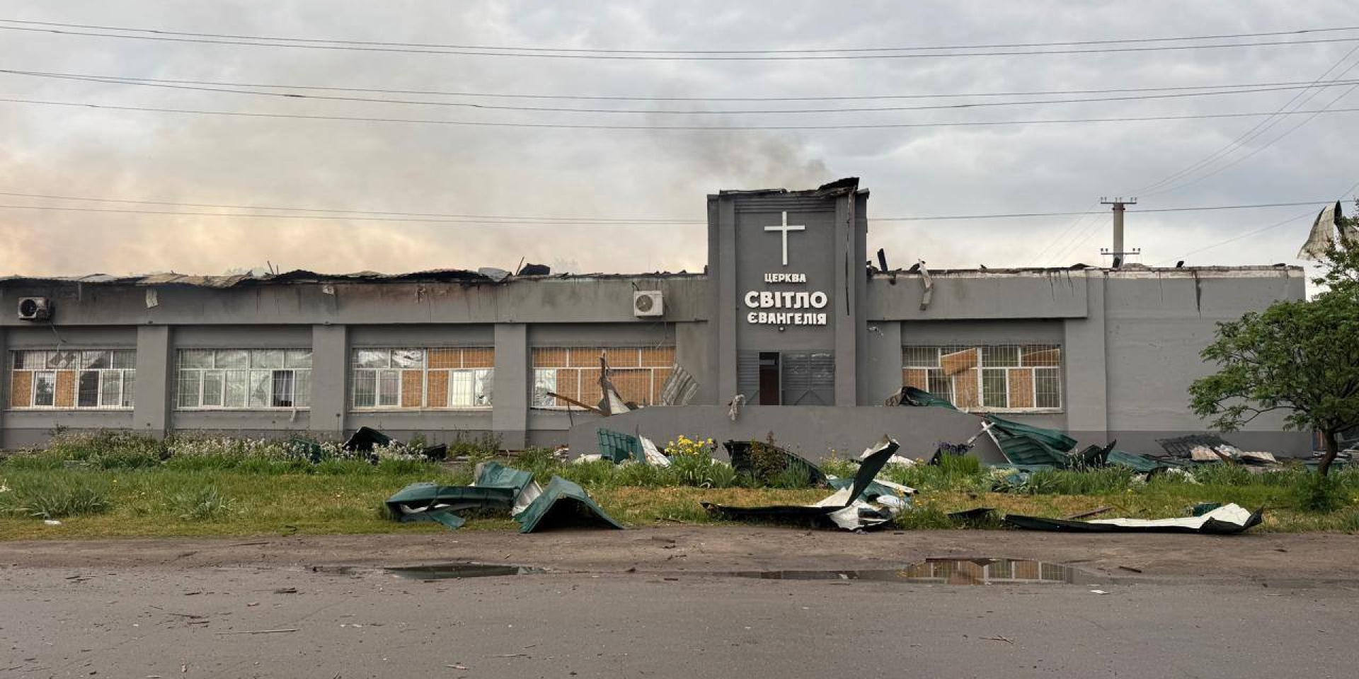 Пошкоджена внаслідок російської атаки протестантська церква Світло Євангелія у&nbsp;Балаклії, 23 травня 2026 року (Фото: Віталій Карабанов via Telegram)