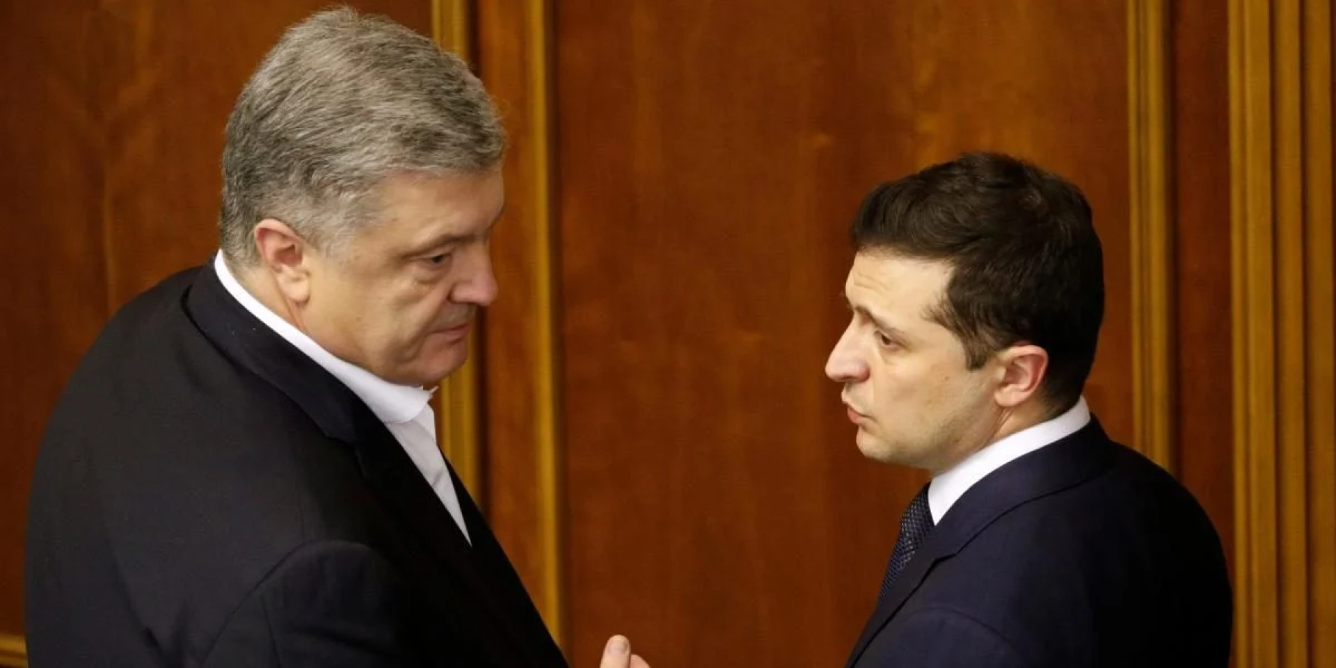Петро Порошенко і Володимир Зеленський у&nbsp;Верховній Раді у&nbsp;2020 році (Фото: REUTERS/Valentyn Ogirenko)