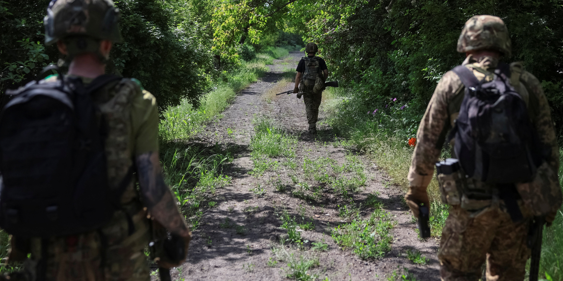Українські військові поблизу міста Білозерське у&nbsp;Покровському районі Донецької області, травень 2026 (Фото: REUTERS/Anatolii Stepanov)