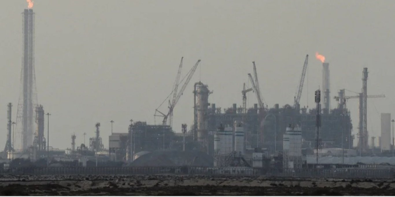 Промисловий комплекс QatarEnergy з&nbsp;виробництва СПГ у&nbsp;Рас-Лаффані, Катар (Фото: REUTERS/Stringer)