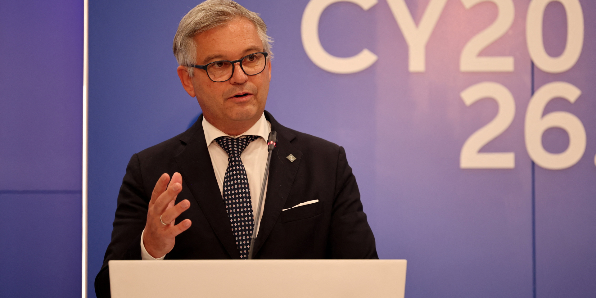 Комісар Європейського Союзу з&nbsp;питань міграції Магнус Бруннер підтвердив рішення щодо тимчасового захисту для українців (Фото: REUTERS/Yiannis Kourtoglou)