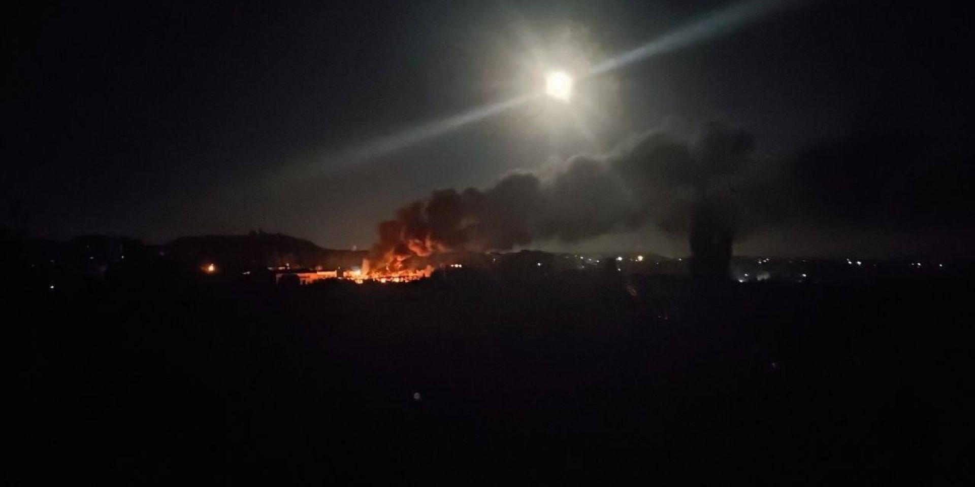 Пожежа в&nbsp;окупованому Донецьку у ніч проти 1 липня (Фото: Exilenova+/Telegram)