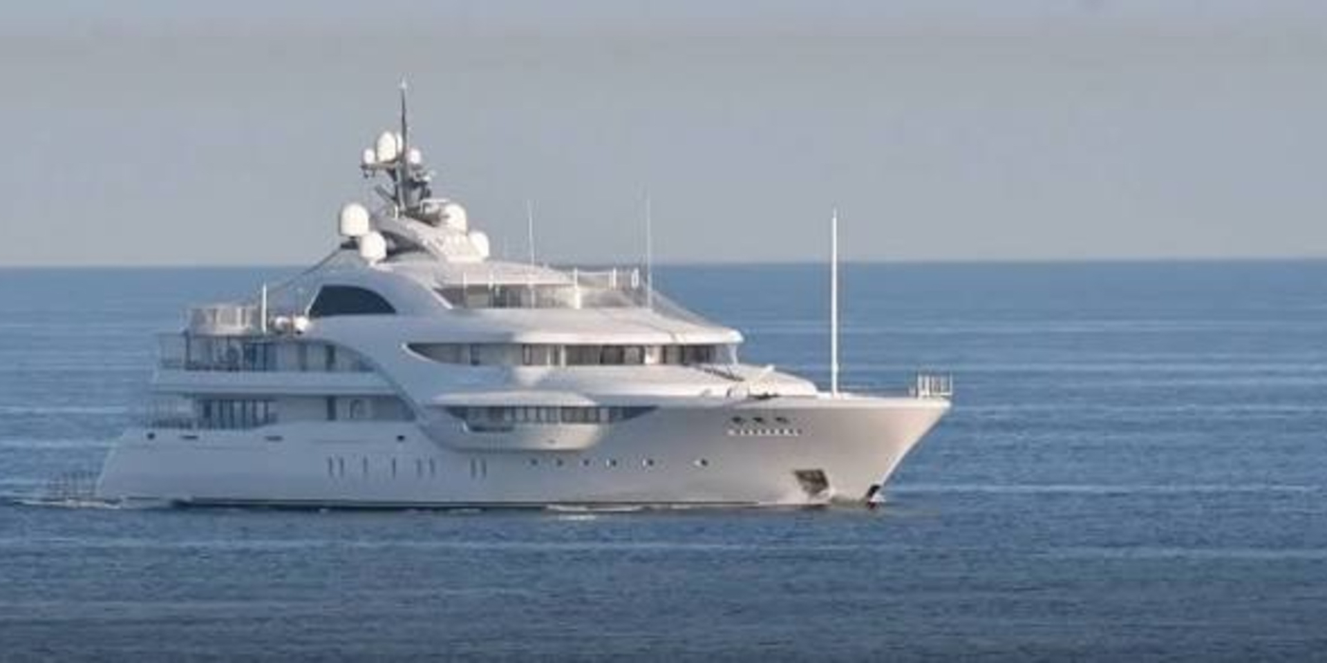 Putin-linked superyacht leaves Europe for Murmansk (Photo: Screenshot from video / DR)
