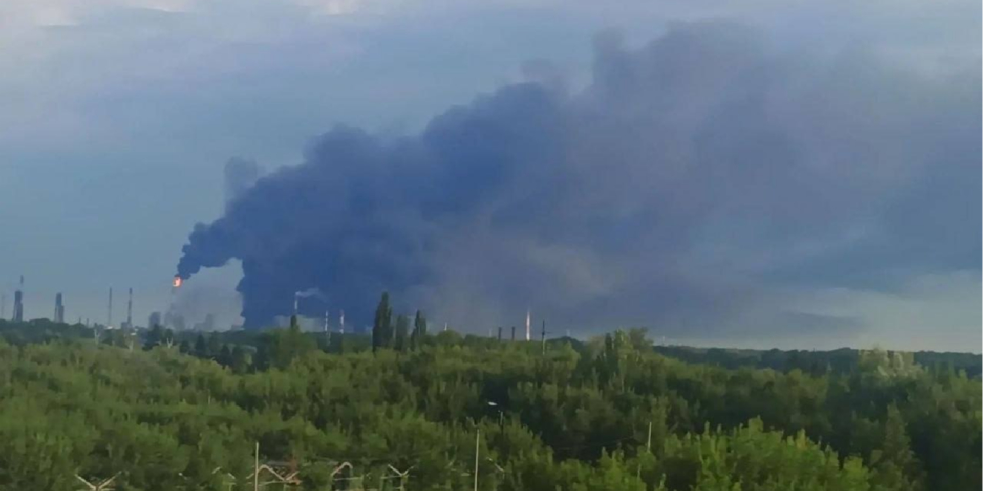 Пожар в&nbsp;российском Салавате утром 14&nbsp;июля (Фото: Русская служба BBC/Telegram)