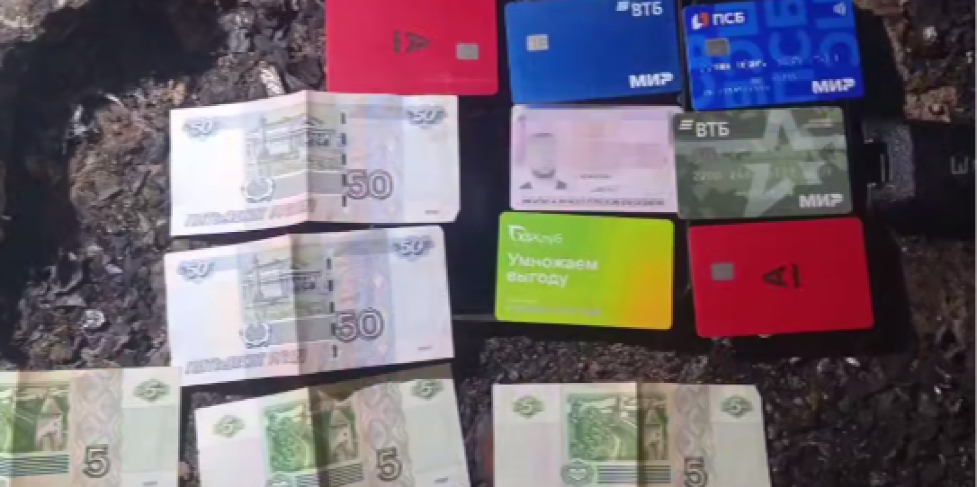 Під час нальоту також захопили зброю, засоби зв’язку та&nbsp;розвідувальні дані (Фото: ССО / Telegram)