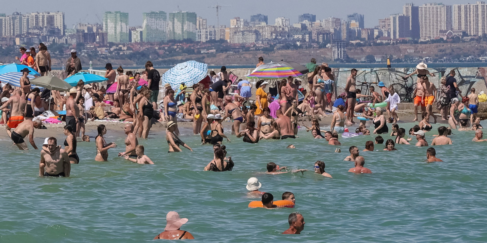 Починається останній місяць літа (Фото: REUTERS/Nina Liashonok)