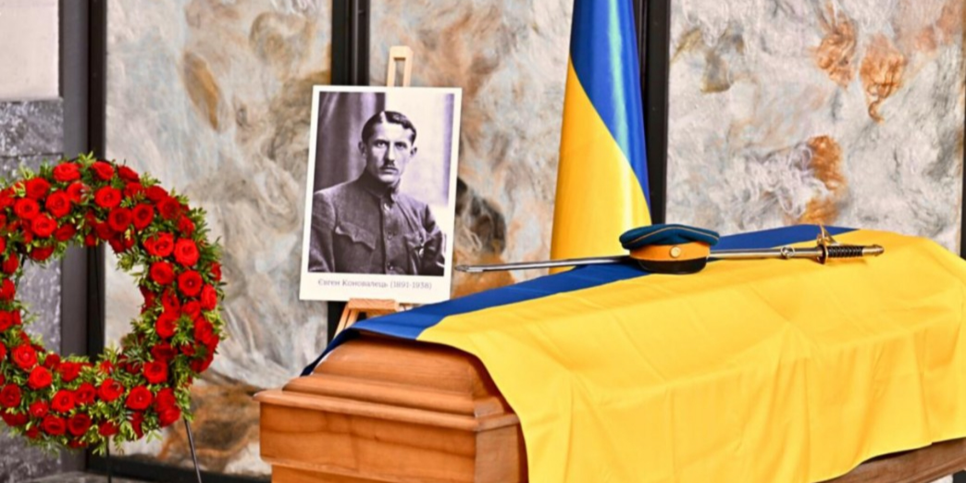 У&nbsp;Роттердамі відбулася церемонія ексгумації останків Коновальця (Фото: Офіс президента)