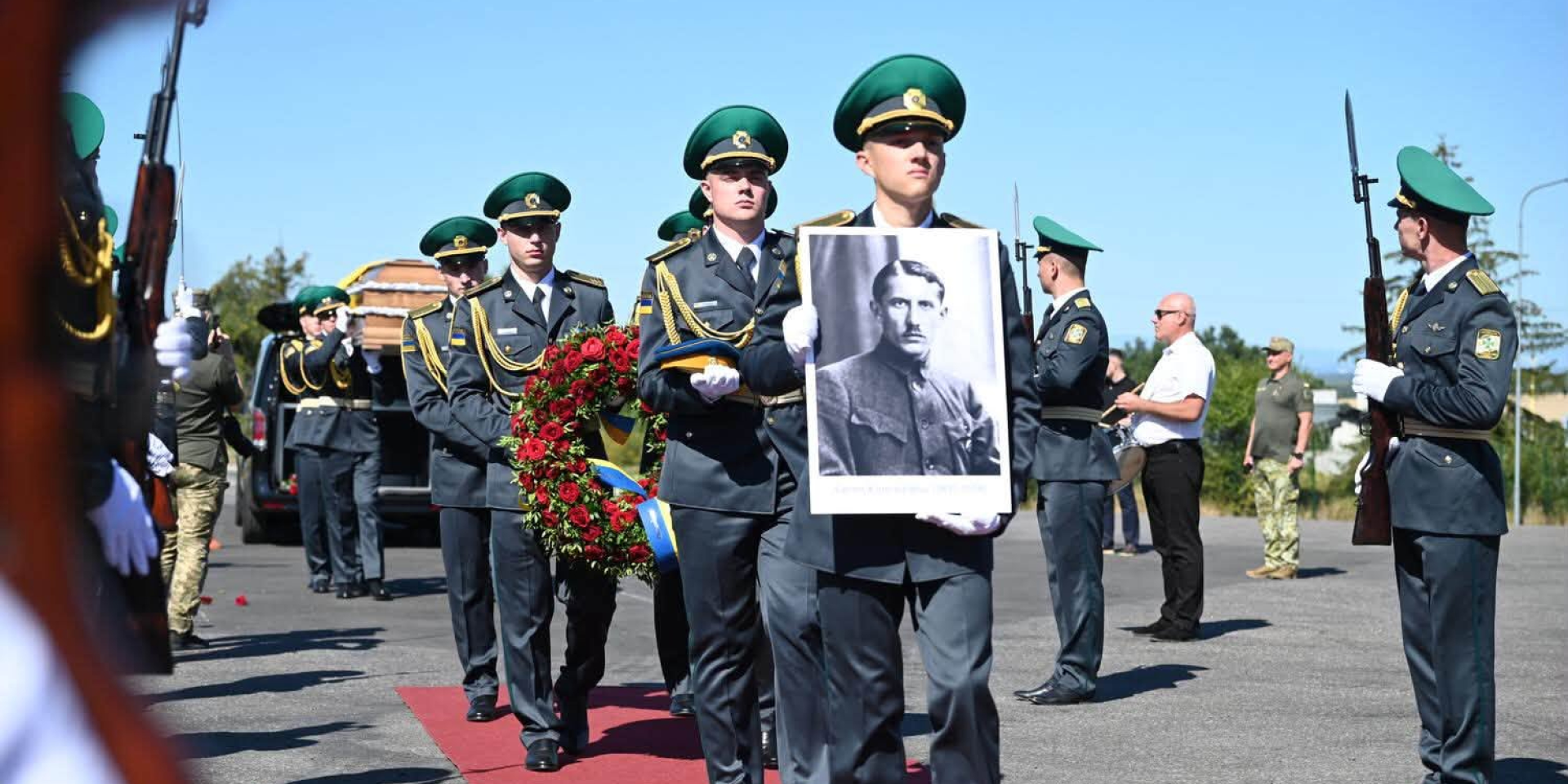 Прах Євгена Коновальця доправили в&nbsp;Україну, 13 серпня 2026 року (Фото: Ірина Верещук/Facebook)