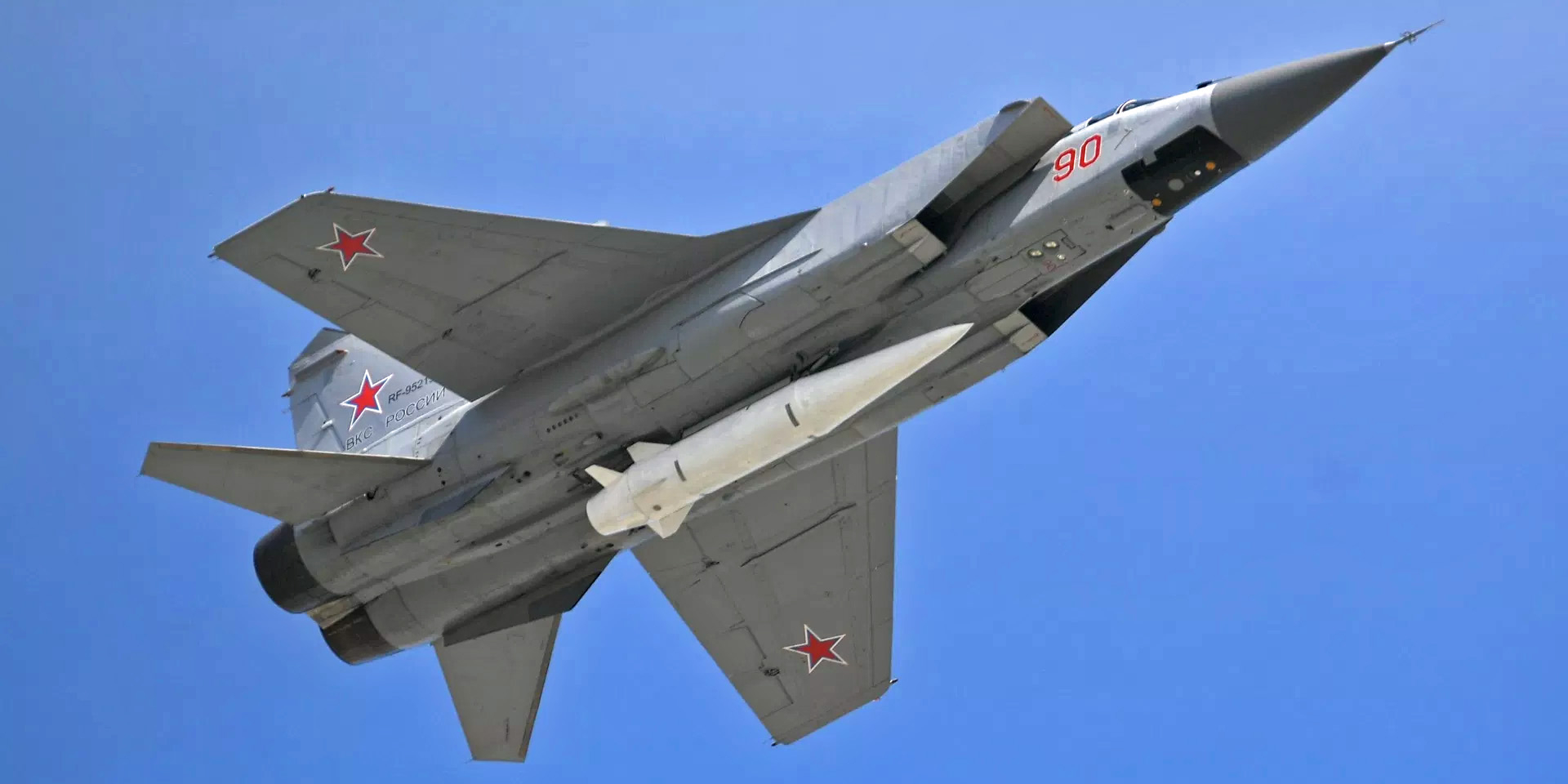Чтобы поднять ракету Кинжал весом более 4&nbsp;т, с&nbsp;истребителя МиГ-31 сняли значительное количество вооружения и&nbsp;радиолокационного оборудования, говорит Анатолий Храпчинский (Фото: DR)